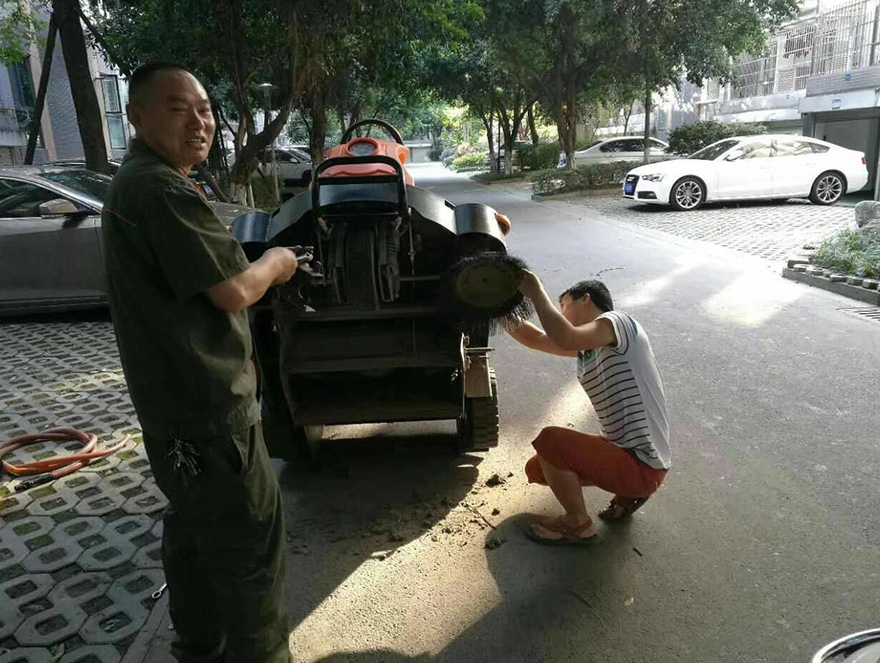 扫地机,电动扫地机,成都扫地车,四川扫地车,国产扫地机,绵阳扫地机,全自动扫地机,驾驶式扫地机
