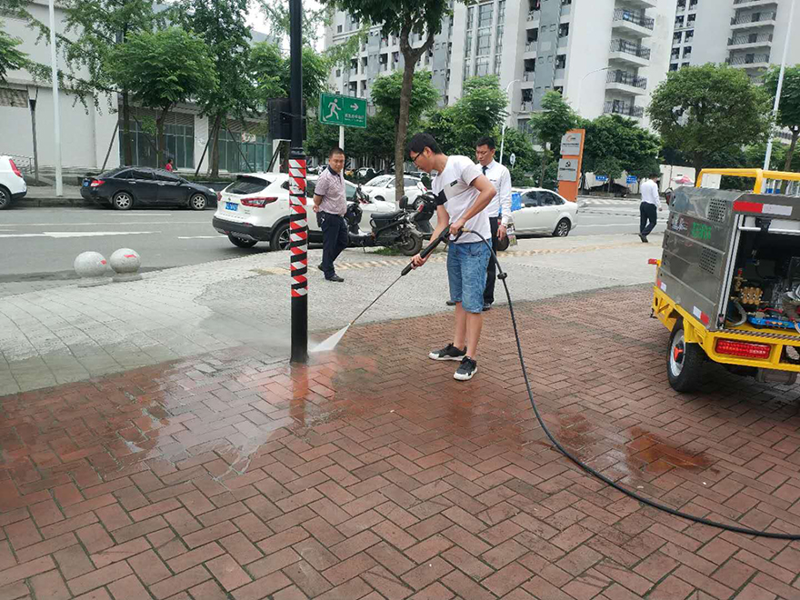 成都环卫三轮高压冲洗车