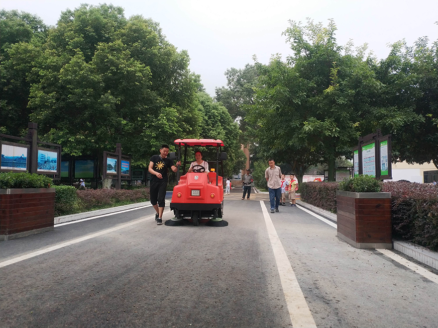 四川小型环卫清扫车,成都小型环卫清扫车,小型环卫清扫车,电动环卫清扫车