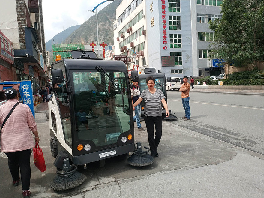 甘孜驾驶式扫地机,甘孜电动扫地车,阿坝驾驶式扫地机,阿坝电动扫地车